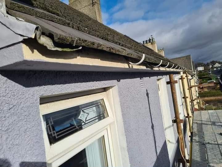 Guttering before repair